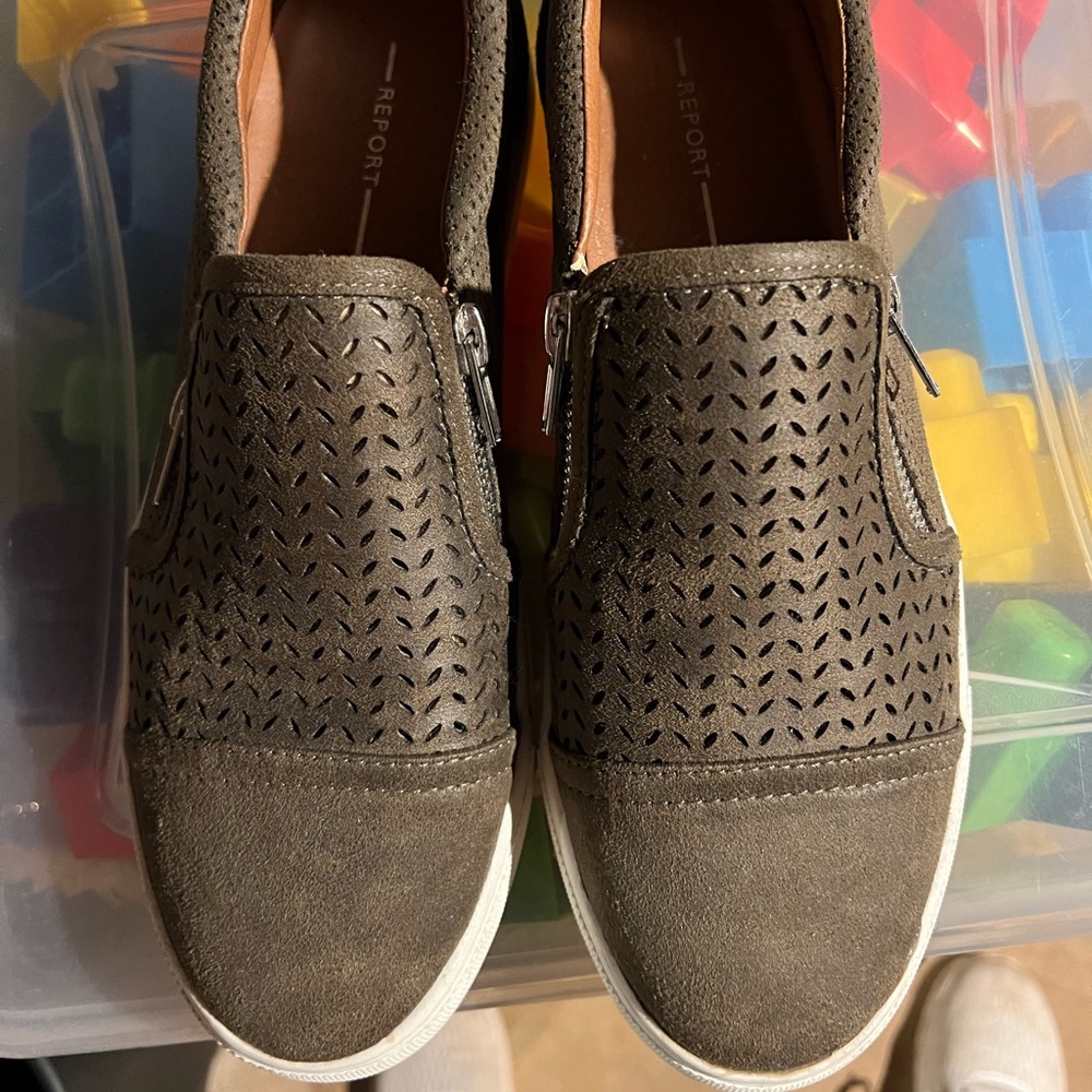 Women Size 9 slip-on shoe